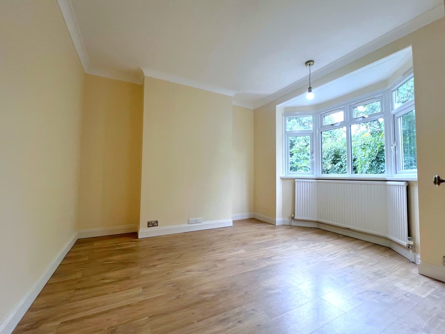 Rothesay Avenue, SW20 - Image 3