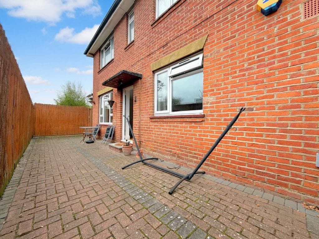 Leyton Road, SW19 - Image 7